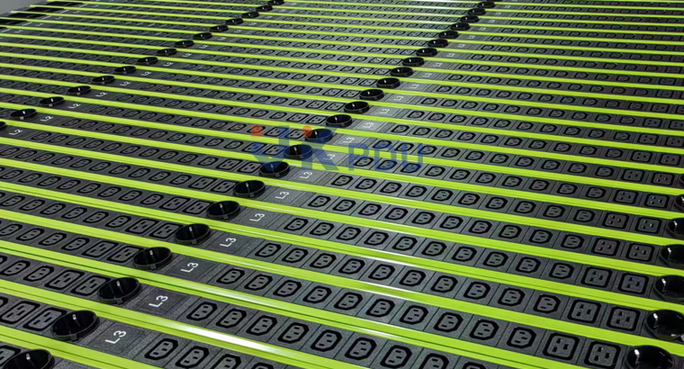 Green PDU 30xC13,6xC19,3xSchuko 3Phase 32A Junction box