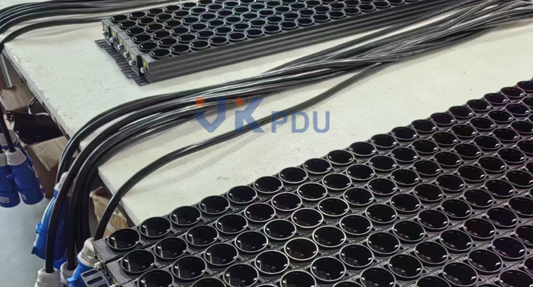 Schuko PDU 24xSchuko 1Phase 32A