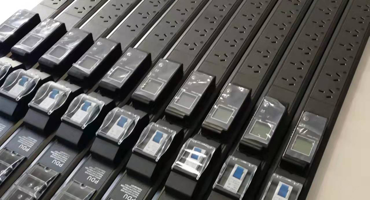 24 way Australia 10A 1P 32A Metered PDU  circuit breaker