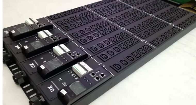 3P 400V 80A 18xC13,18xC19 IP485 NET Meter PDU