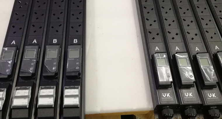 1Phase 230V 32A 24xUK Socket 45℃ 135℃ 2P32A Circuit breaker Hot-swappable Meter